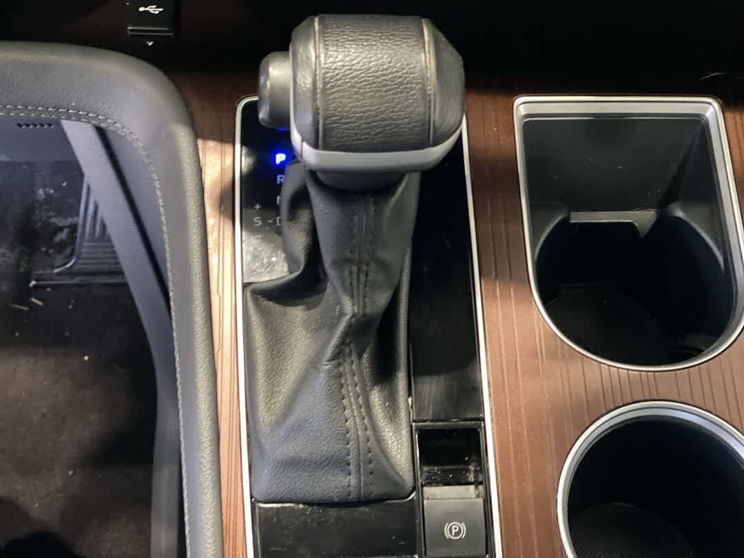 Used 2024 Toyota Sienna XLE AWD/4WD image 22