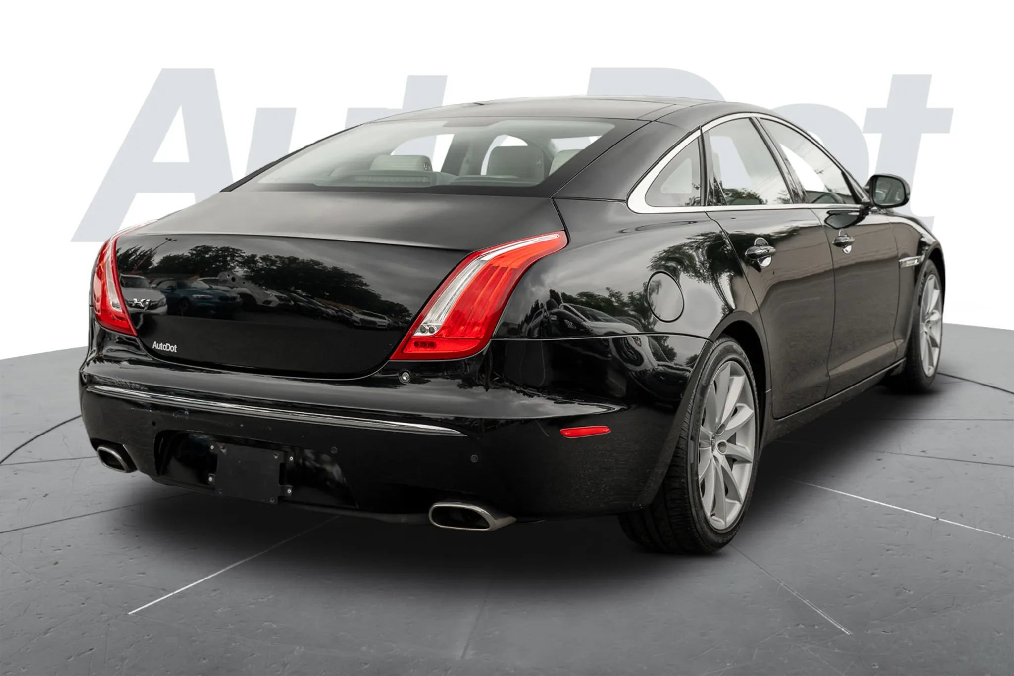Used 2012 Jaguar XJ RWD image 3