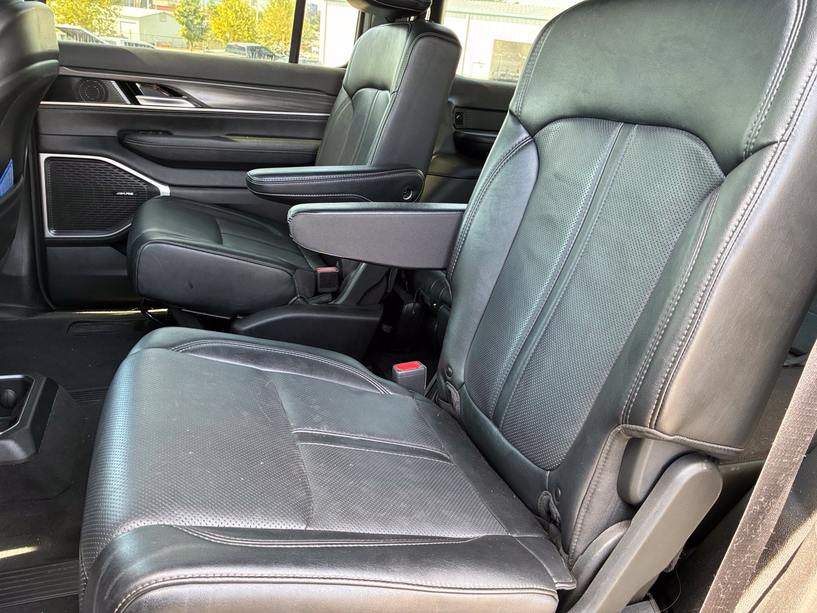 Used 2024 Jeep Wagoneer Series II AWD/4WD image 13