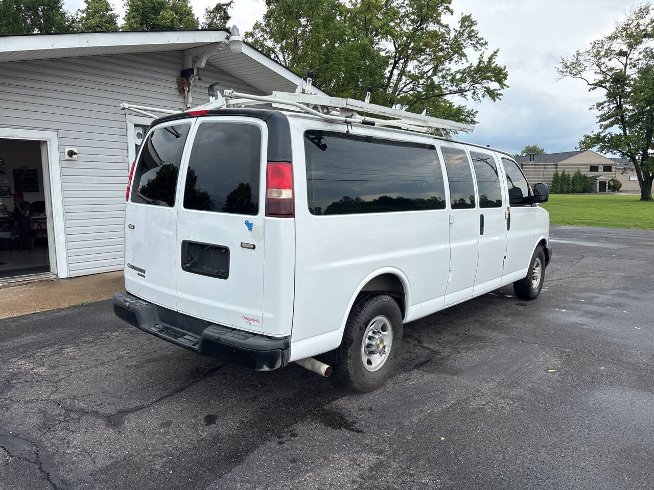 Used 2014 Chevrolet Express 3500 Extended RWD image 3