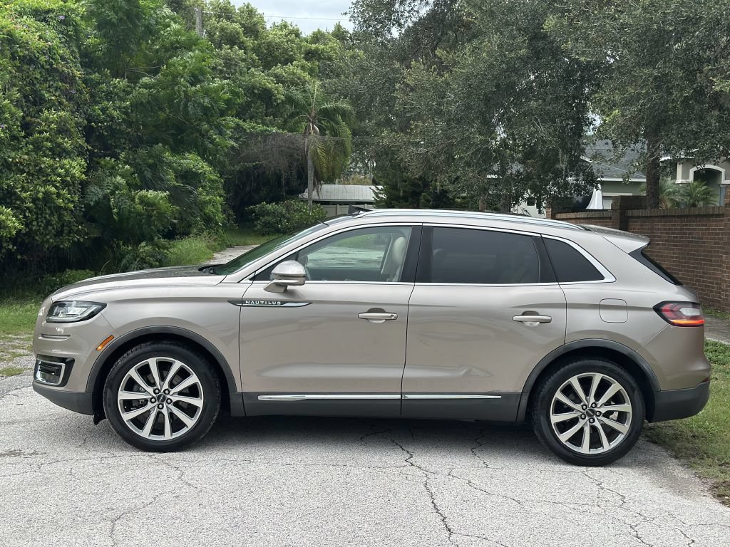 Used 2019 Lincoln Nautilus Select FWD image 2