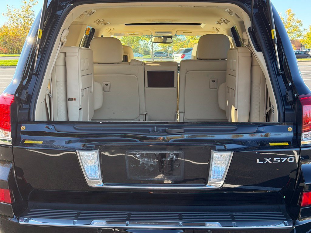 Used 2015 Lexus LX 570 4WD w/ Luxury Package image 7