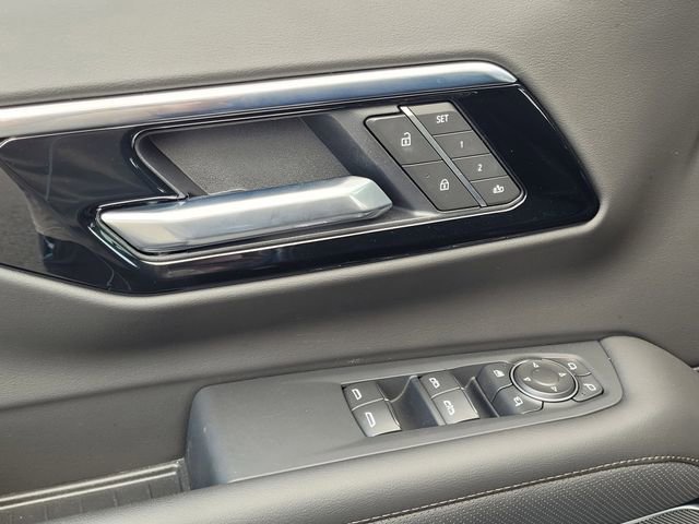 Used 2025 Chevrolet Suburban High Country image 21