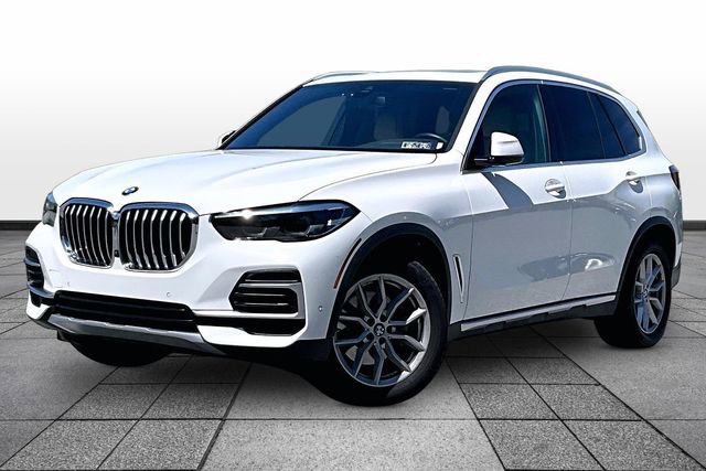 Used 2022 BMW X5 xDrive40i w/ Parking Assistance Package AWD/4WD image 2
