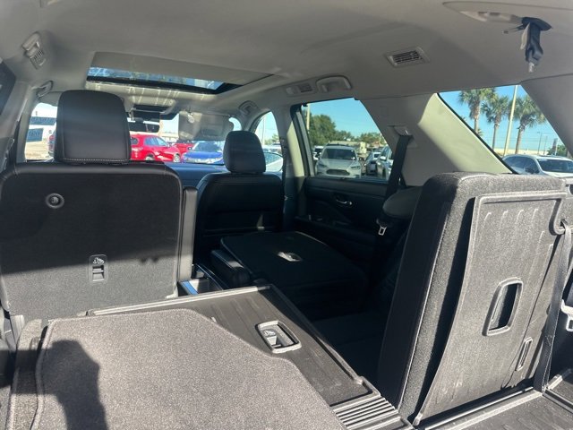 Used 2023 Nissan Pathfinder SL w/ SL Premium Package image 48