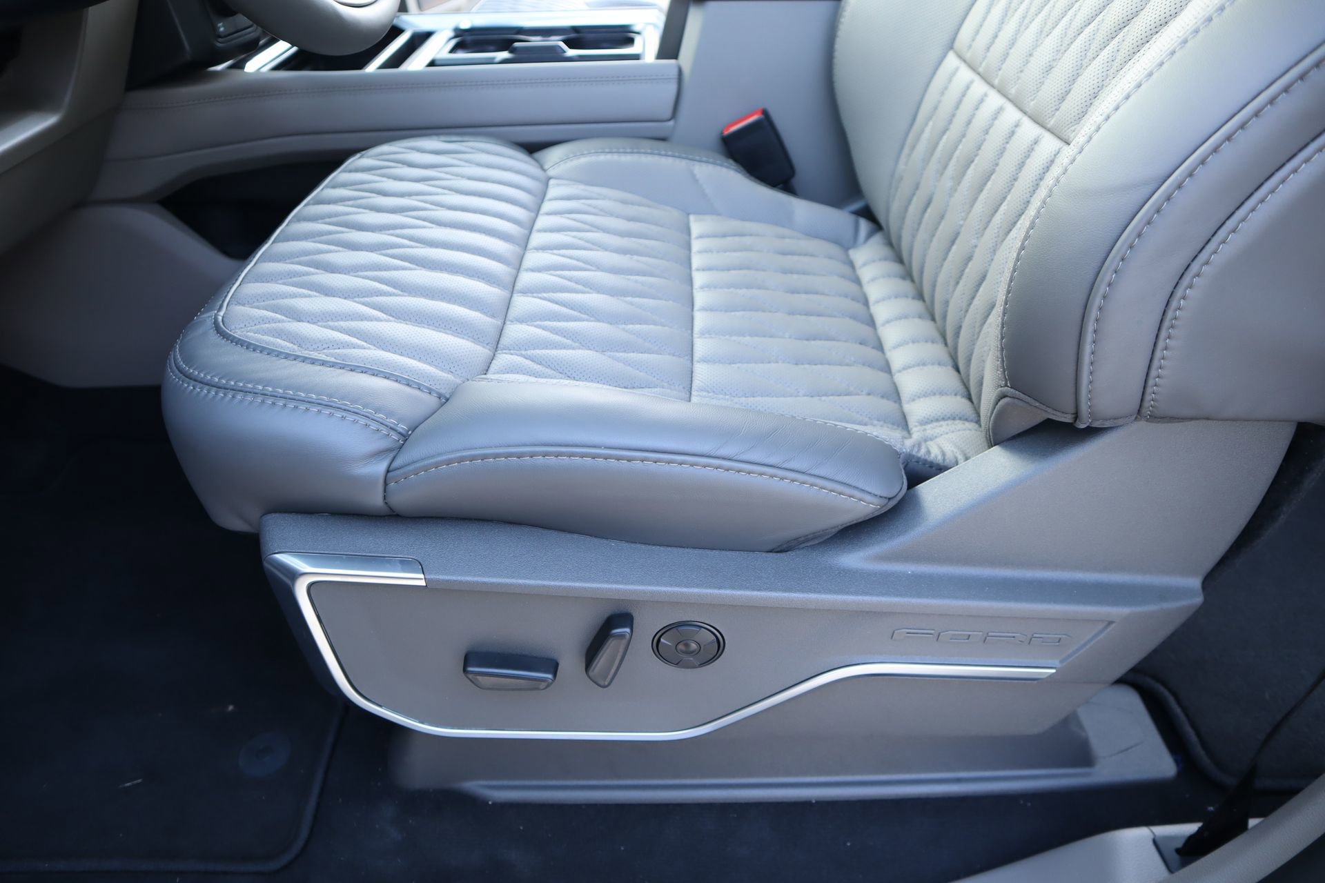 New 2026 Ford F250 Platinum w/ Platinum Plus Package image 14