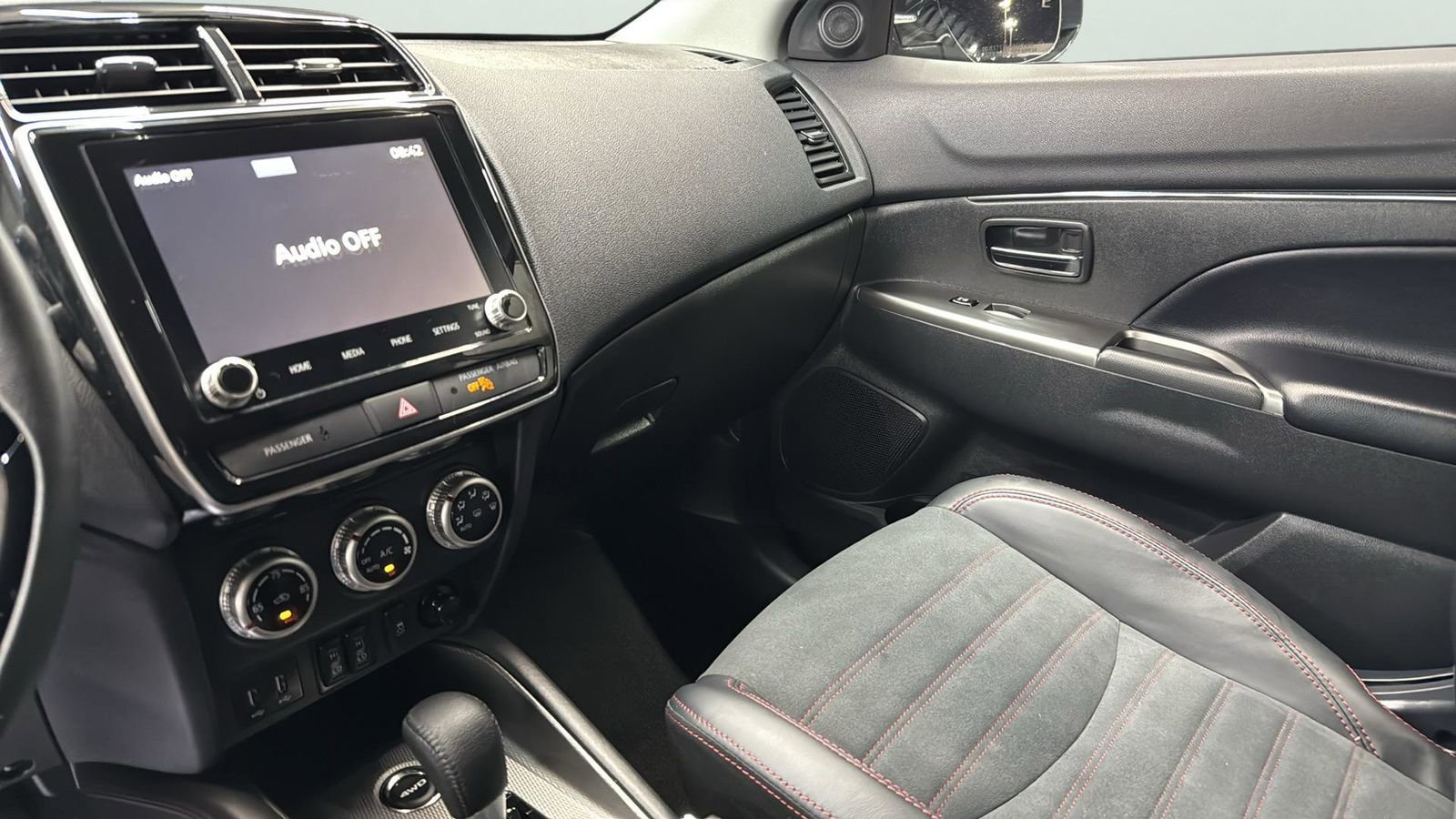 Used 2025 Mitsubishi Outlander Sport AWD image 20