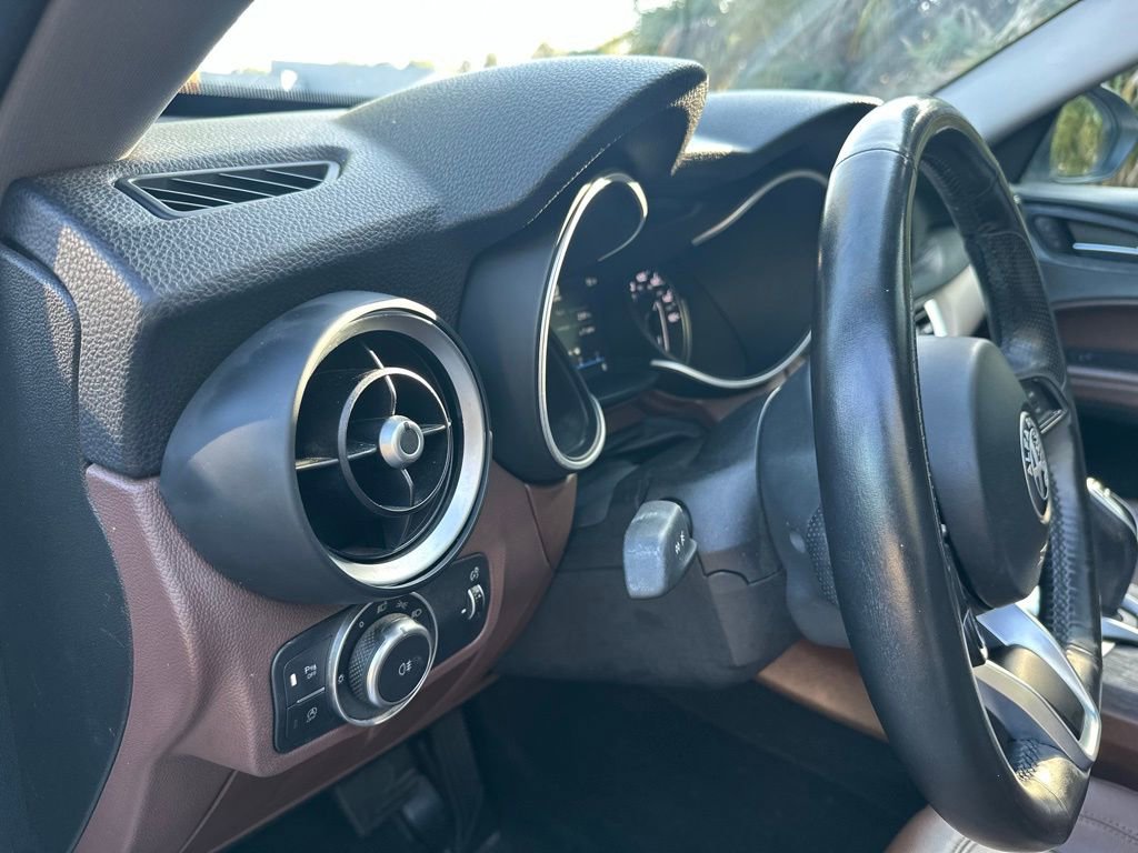 Used 2020 Alfa Romeo Stelvio w/ Nero Edizione image 28