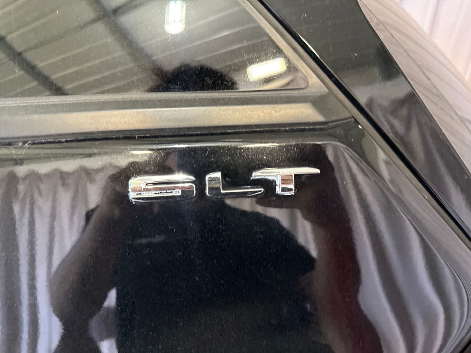 Used 2022 GMC Terrain SLT w/ Infotainment Package II FWD image 12