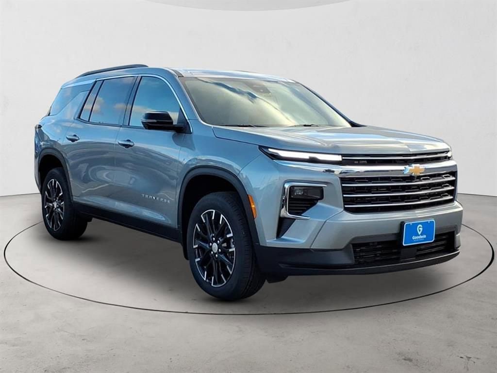 New 2026 Chevrolet Traverse LT w/ Sun and Wheel Package FWD image 3