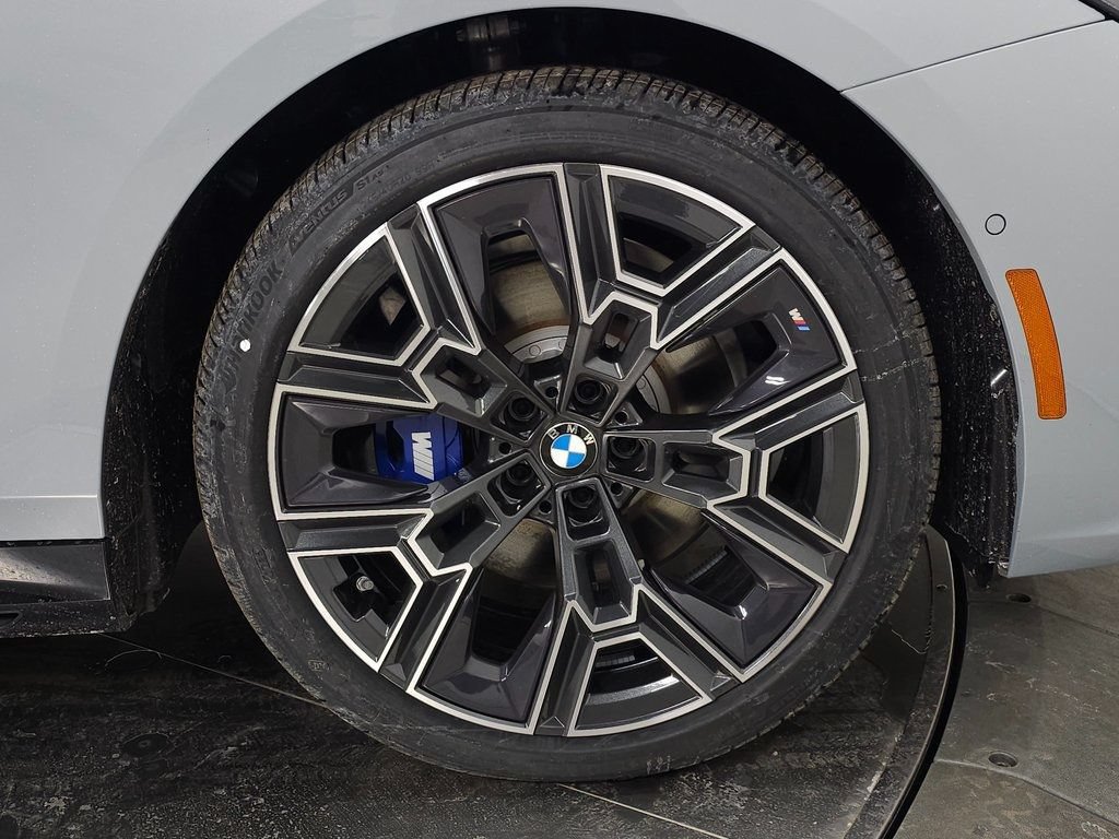 New 2026 BMW 530i xDrive w/ M Sport Package AWD/4WD image 8