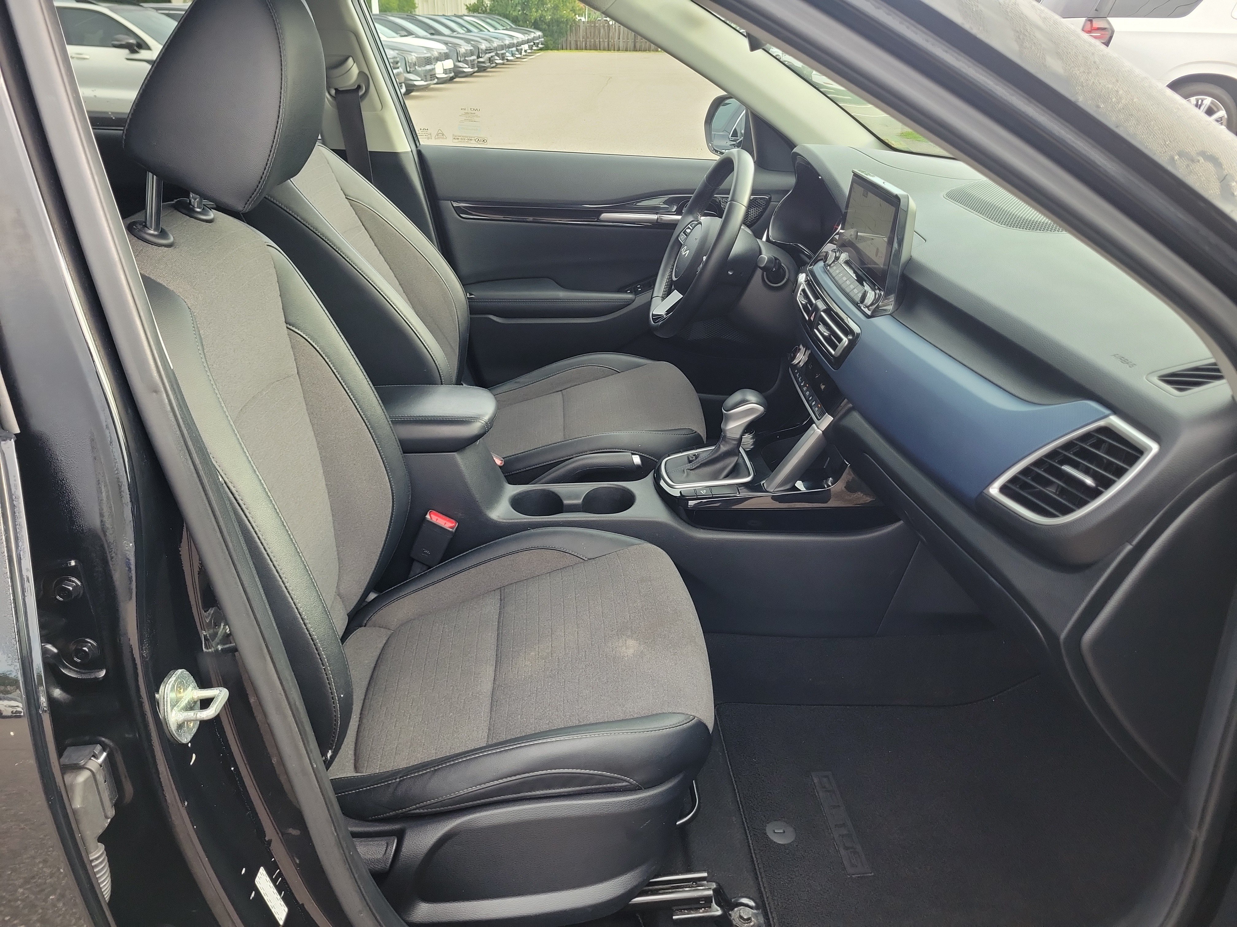Used 2022 Kia Seltos S FWD image 7