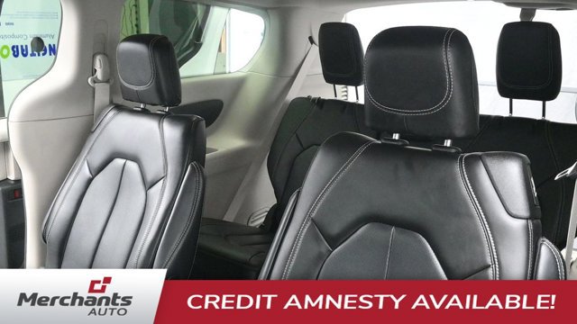 Used 2023 Chrysler Pacifica Touring-L AWD/4WD image 16