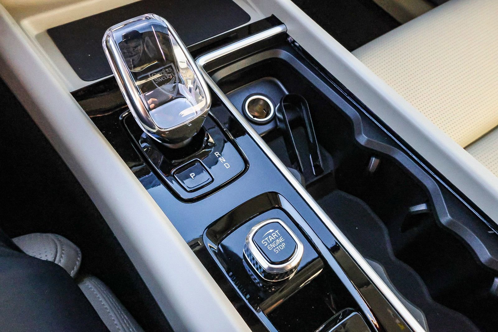 New 2026 Volvo XC60 T8 Ultra w/ Climate Package image 36