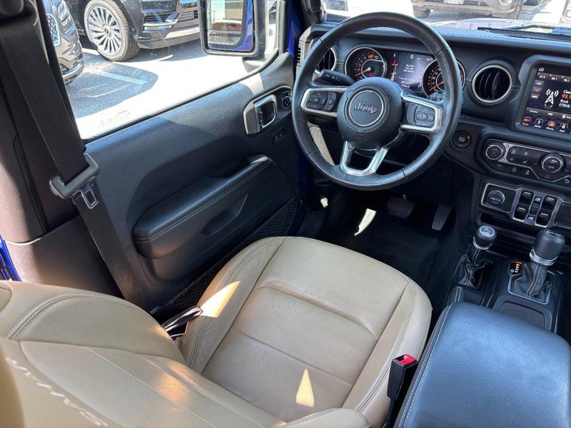 Used 2018 Jeep Wrangler Unlimited Sahara AWD/4WD image 12