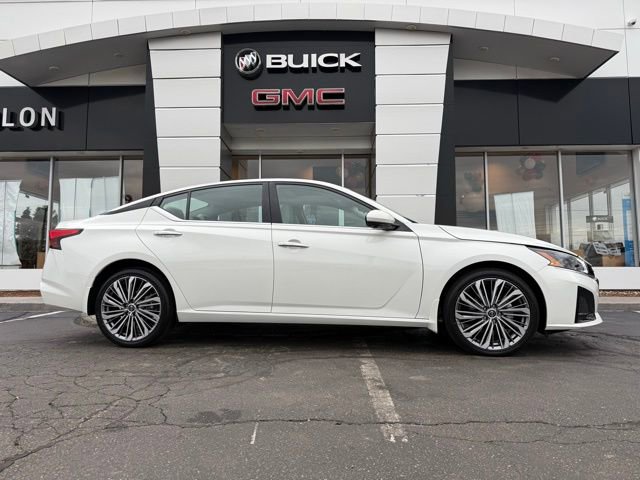 Used 2024 Nissan Altima 2.5 SL image 1