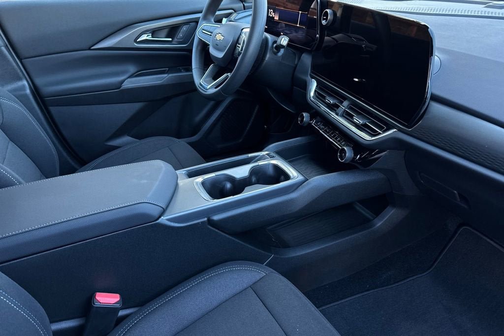 New 2026 Chevrolet Equinox EV LT w/ LPO, Blackout Package image 16
