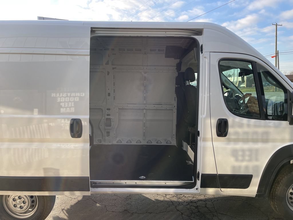 New 2025 RAM ProMaster 2500 w/ Premium Convenience Group FWD image 7