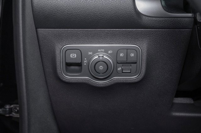 New 2025 Mercedes-Benz GLB 250 4MATIC image 18