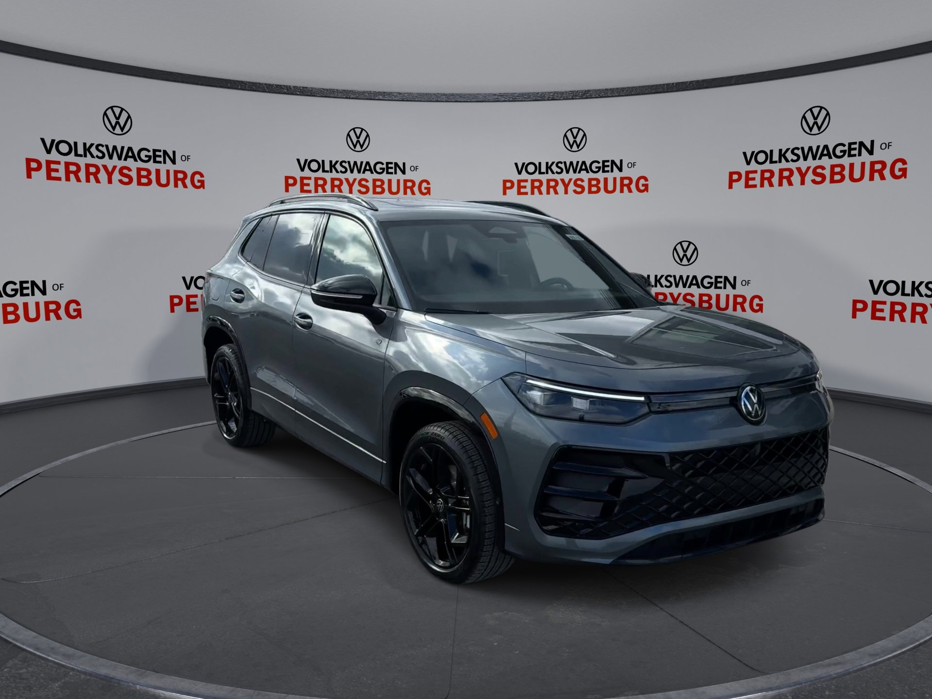 New 2026 Volkswagen Tiguan SE R-Line image 2