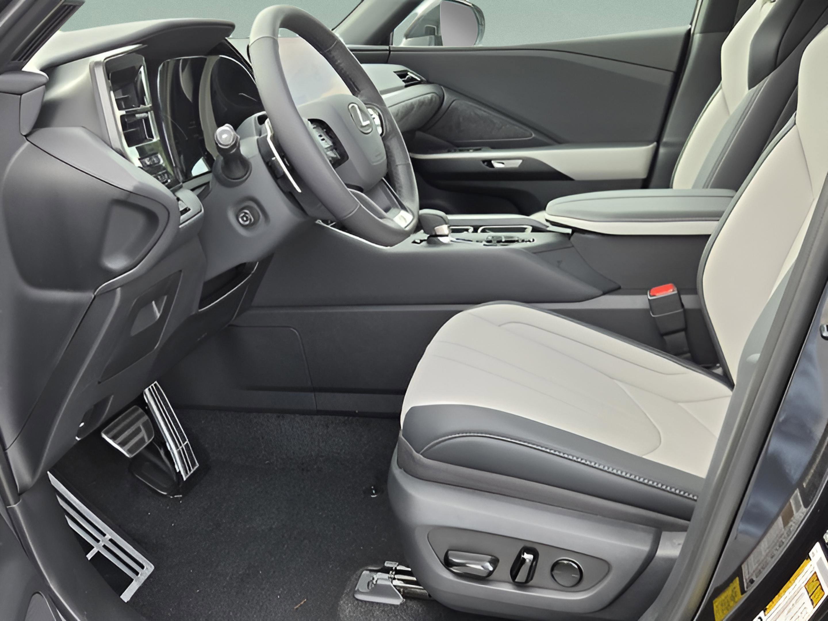 New 2026 Lexus TX 500h AWD image 10