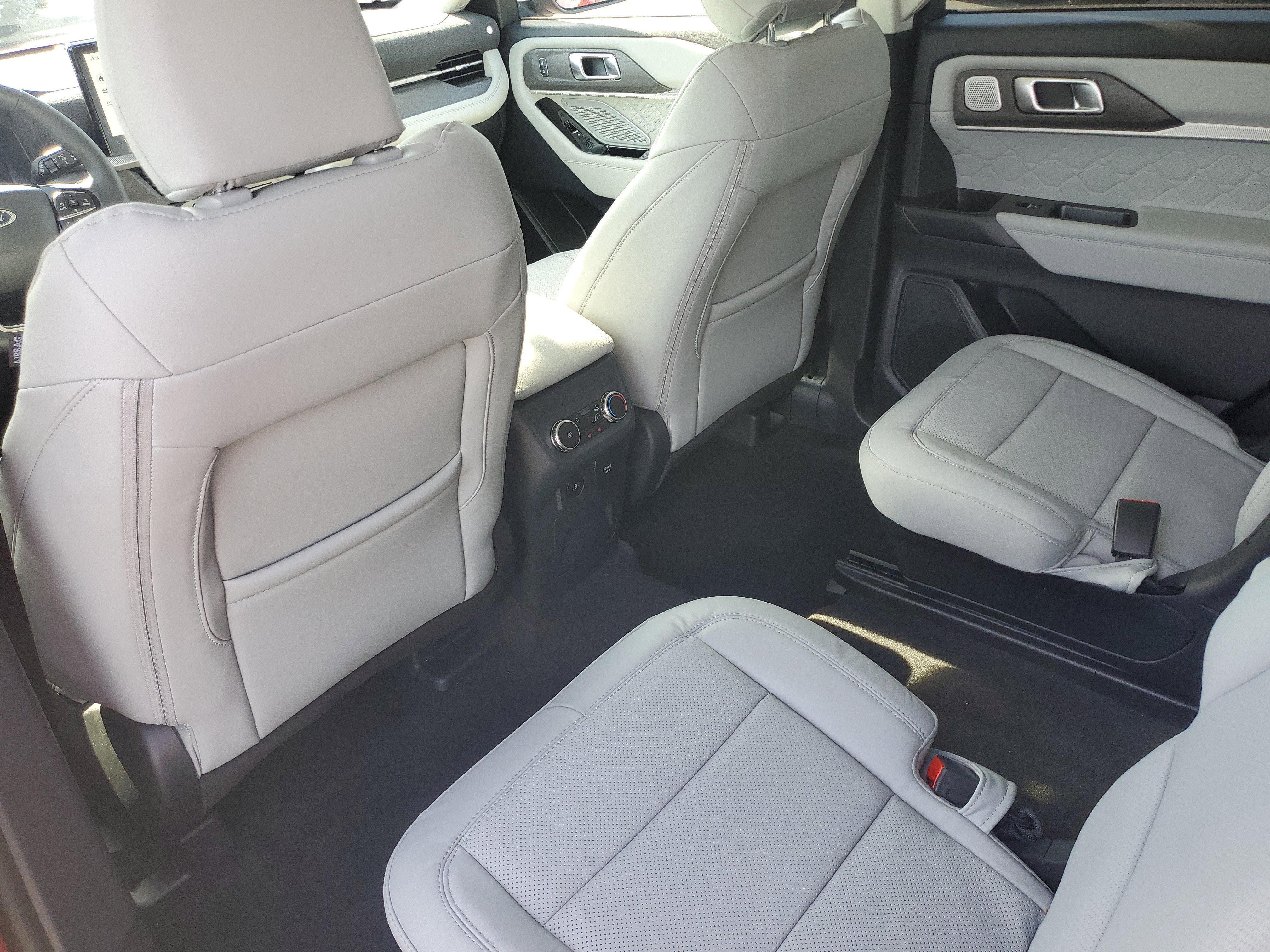 New 2026 Ford Explorer Platinum w/ LUX Leather Package AWD/4WD image 10