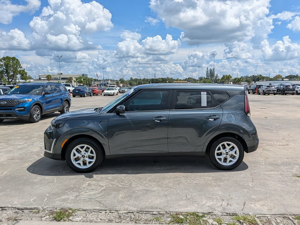 Certified 2025 Kia Soul LX w/ LX Technology Package FWD image 5