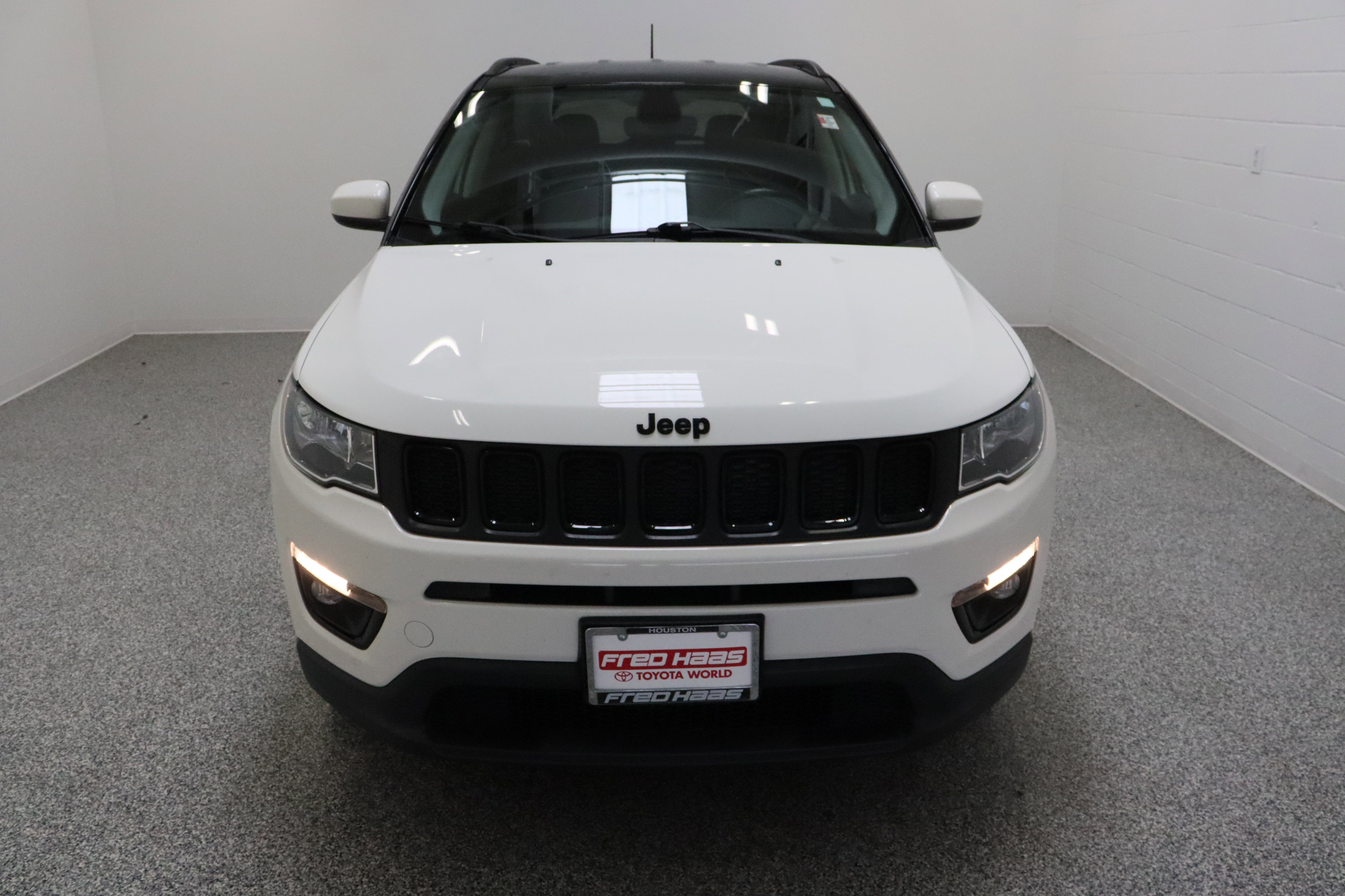 Used 2019 Jeep Compass Latitude image 3