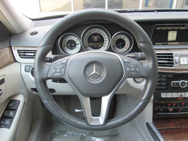 Used 2014 Mercedes-Benz E 350 Sedan image 32