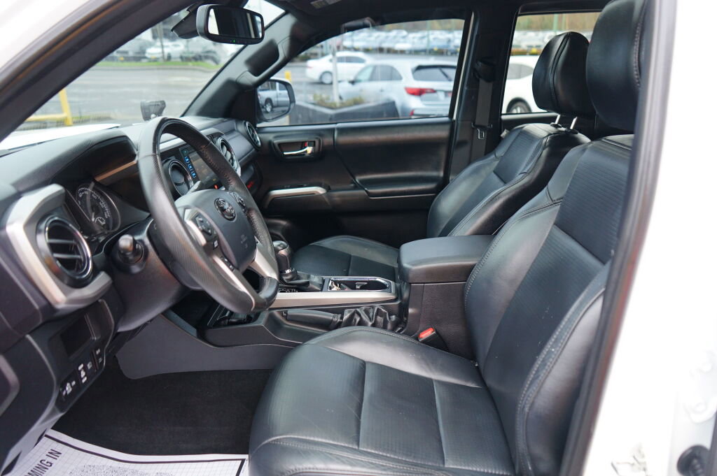 Used 2019 Toyota Tacoma Limited image 12