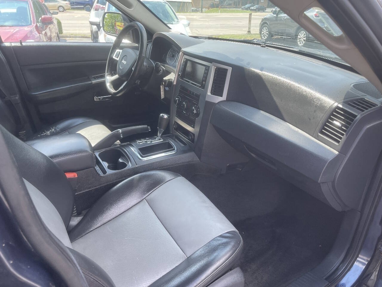 Used 2010 Jeep Grand Cherokee Laredo AWD/4WD image 23