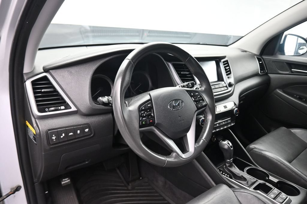 Used 2016 Hyundai Tucson Limited w/ Option Group 03 AWD/4WD image 14