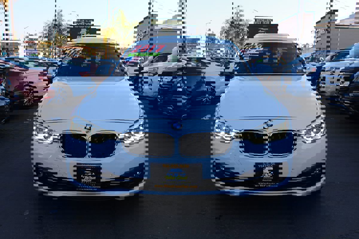Used 2017 BMW 330i Sedan RWD image 3