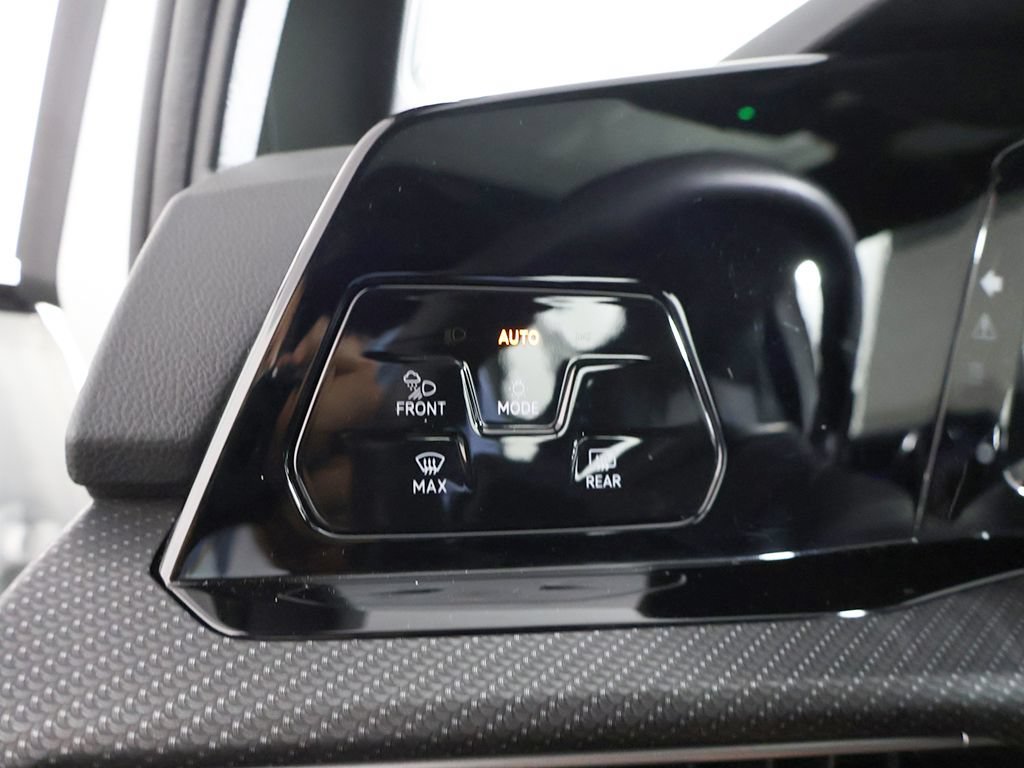 Used 2024 Volkswagen Golf R AWD/4WD image 44