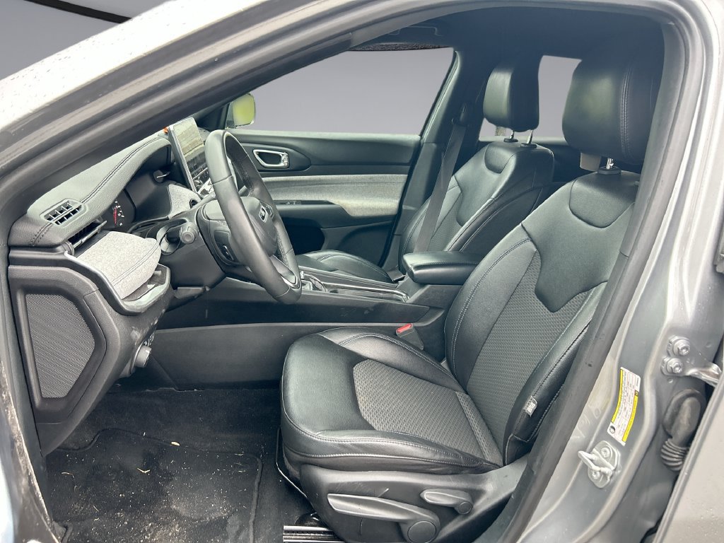 Used 2024 Jeep Compass Latitude AWD/4WD image 11