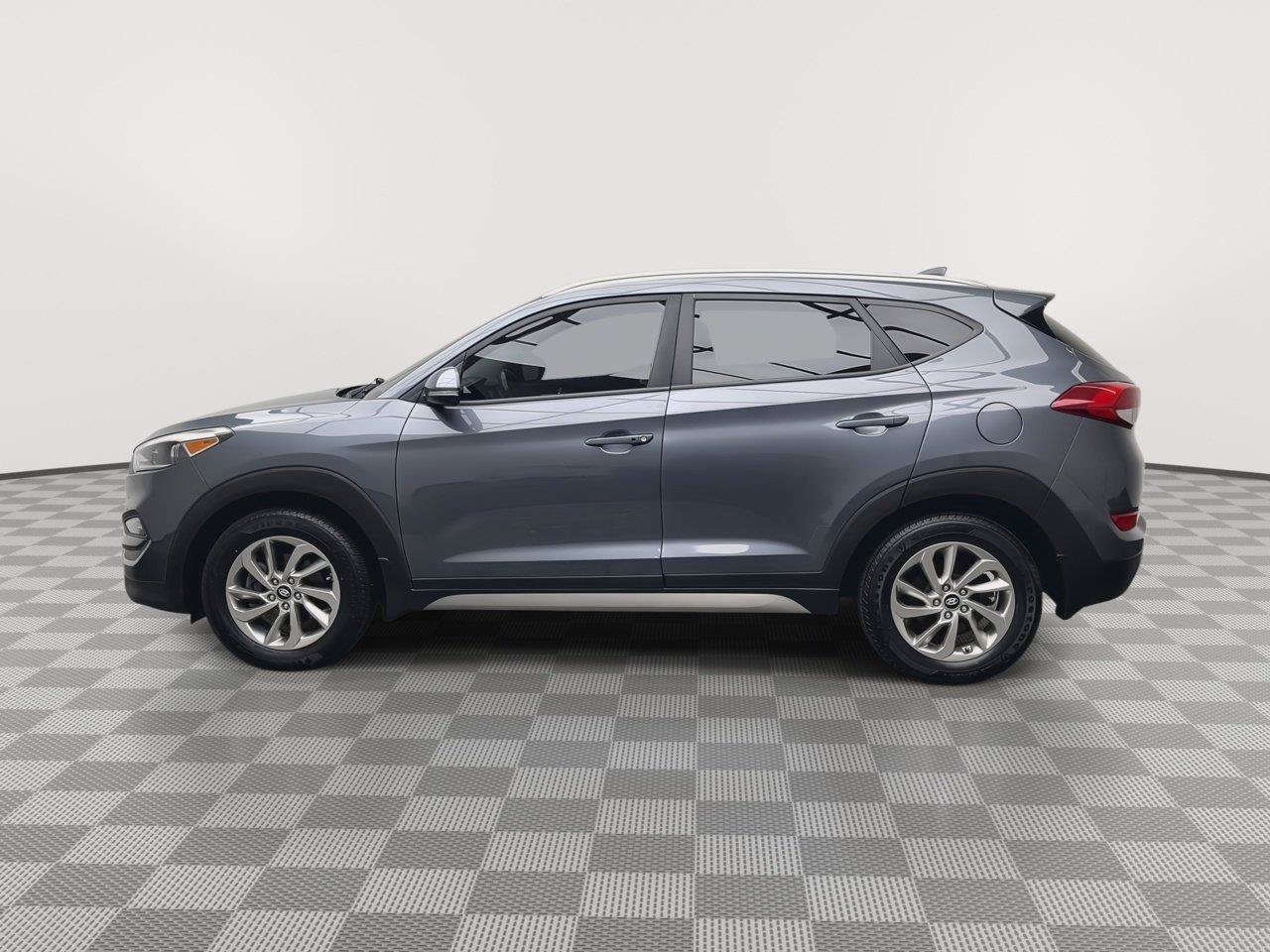 Used 2017 Hyundai Tucson SE Plus AWD/4WD image 35