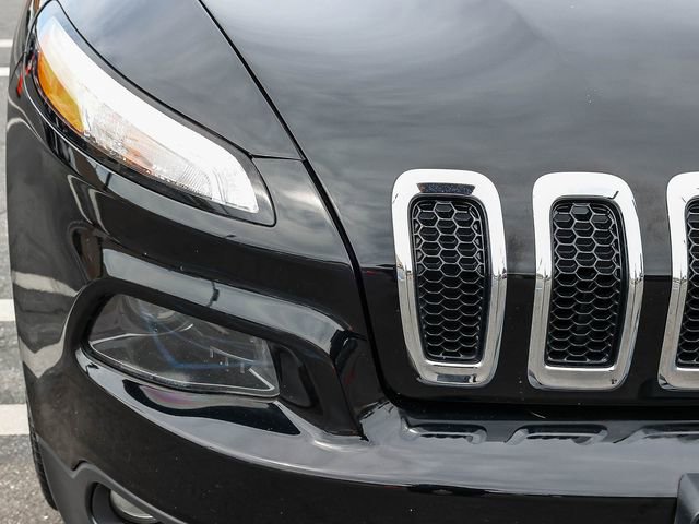 Used 2017 Jeep Cherokee Limited FWD image 10