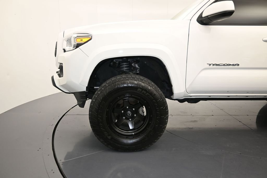 Used 2021 Toyota Tacoma SR5 AWD/4WD image 10