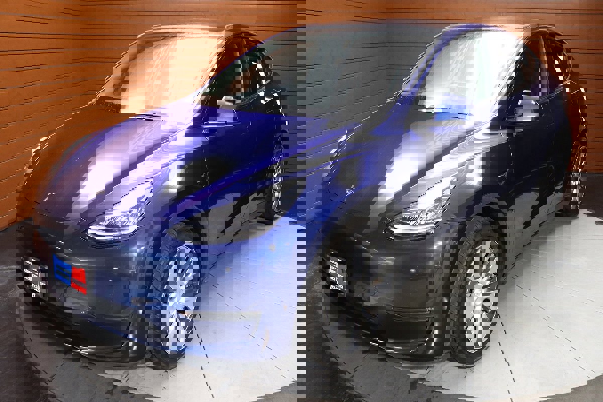 Used 2023 Tesla Model Y Long Range image 3