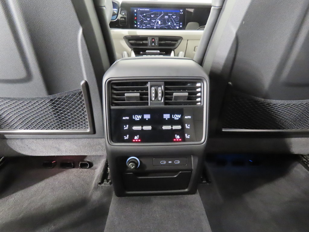 Certified 2026 Porsche Cayenne GTS AWD/4WD image 33