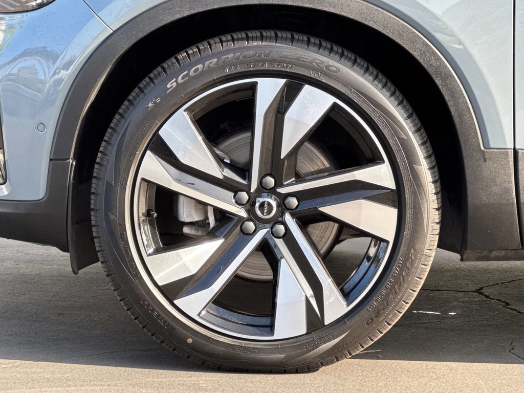 Certified 2023 Volvo XC40 B5 Ultimate w/ Climate Package image 25
