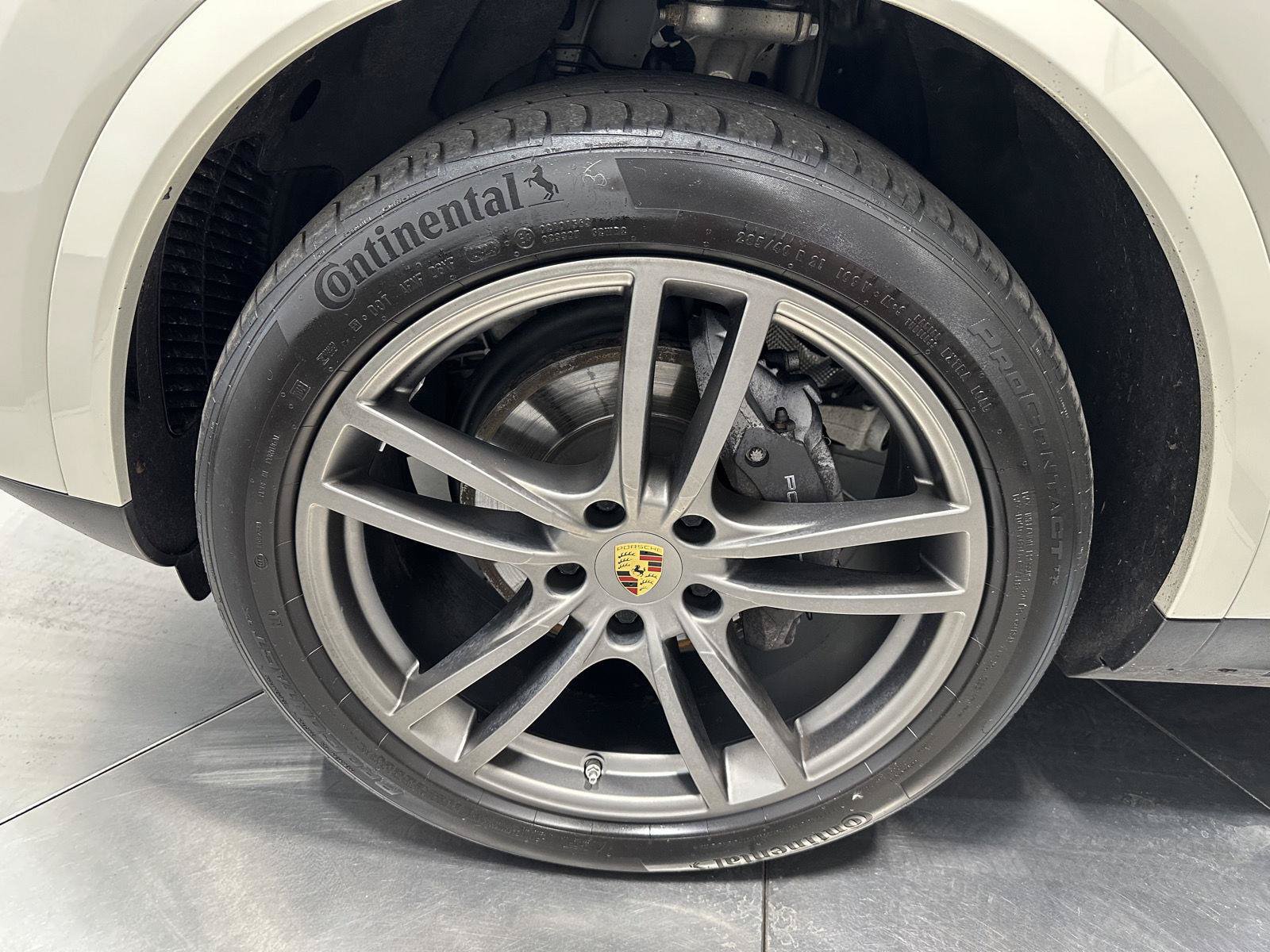 Used 2020 Porsche Cayenne AWD/4WD image 11