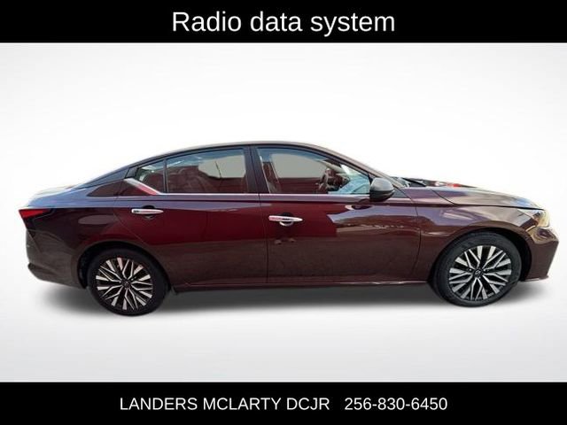 Used 2024 Nissan Altima 2.5 SV image 8