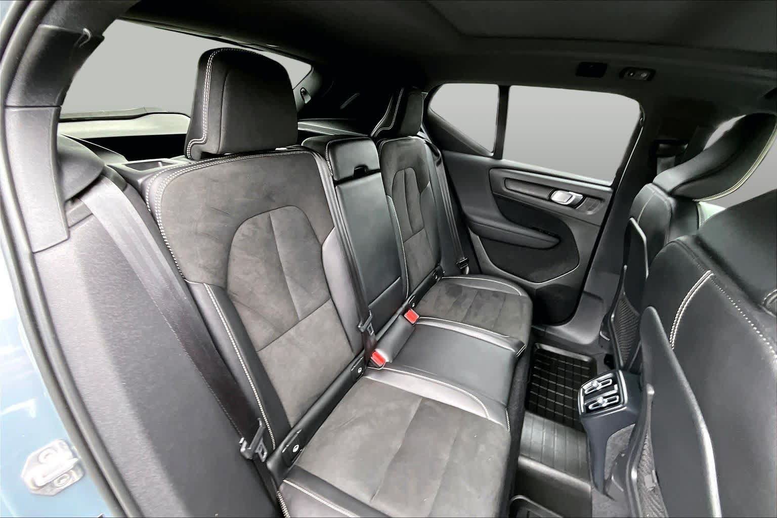 Used 2021 Volvo XC40 T5 R-Design AWD/4WD image 19