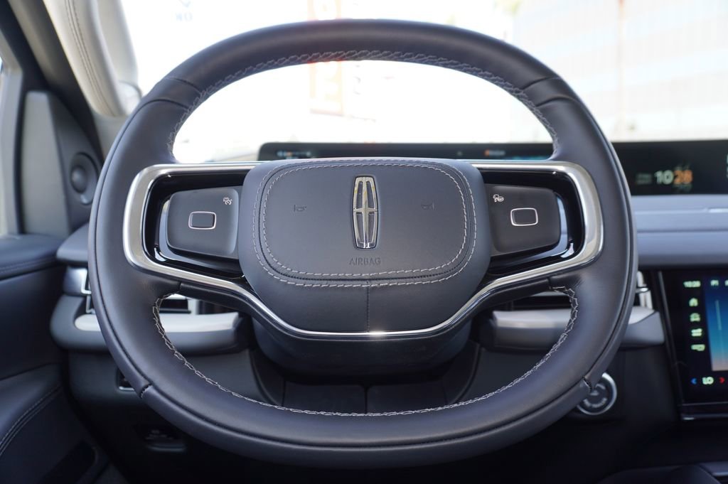 Used 2026 Lincoln Navigator L Reserve AWD/4WD image 28