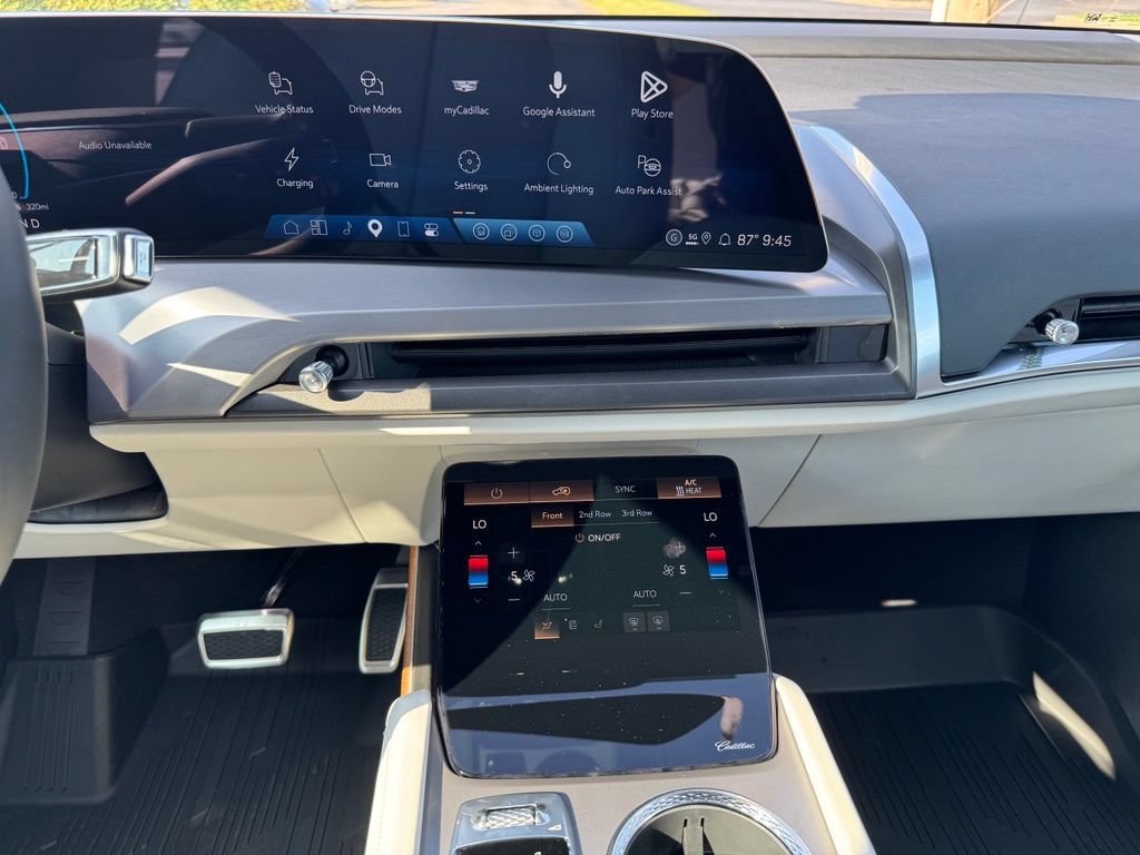New 2027 Cadillac Vistiq Sport w/ LPO, Floor Liner Package AWD/4WD image 26