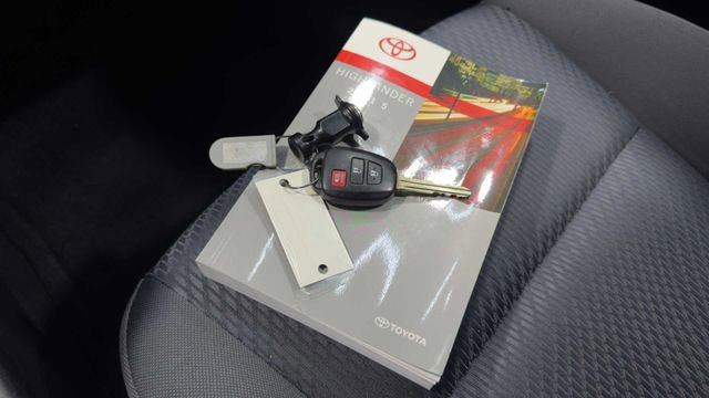 Used 2015 Toyota Highlander LE FWD image 26