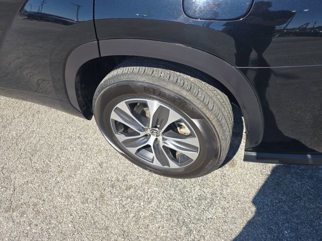 Used 2021 Toyota Highlander XLE FWD image 36