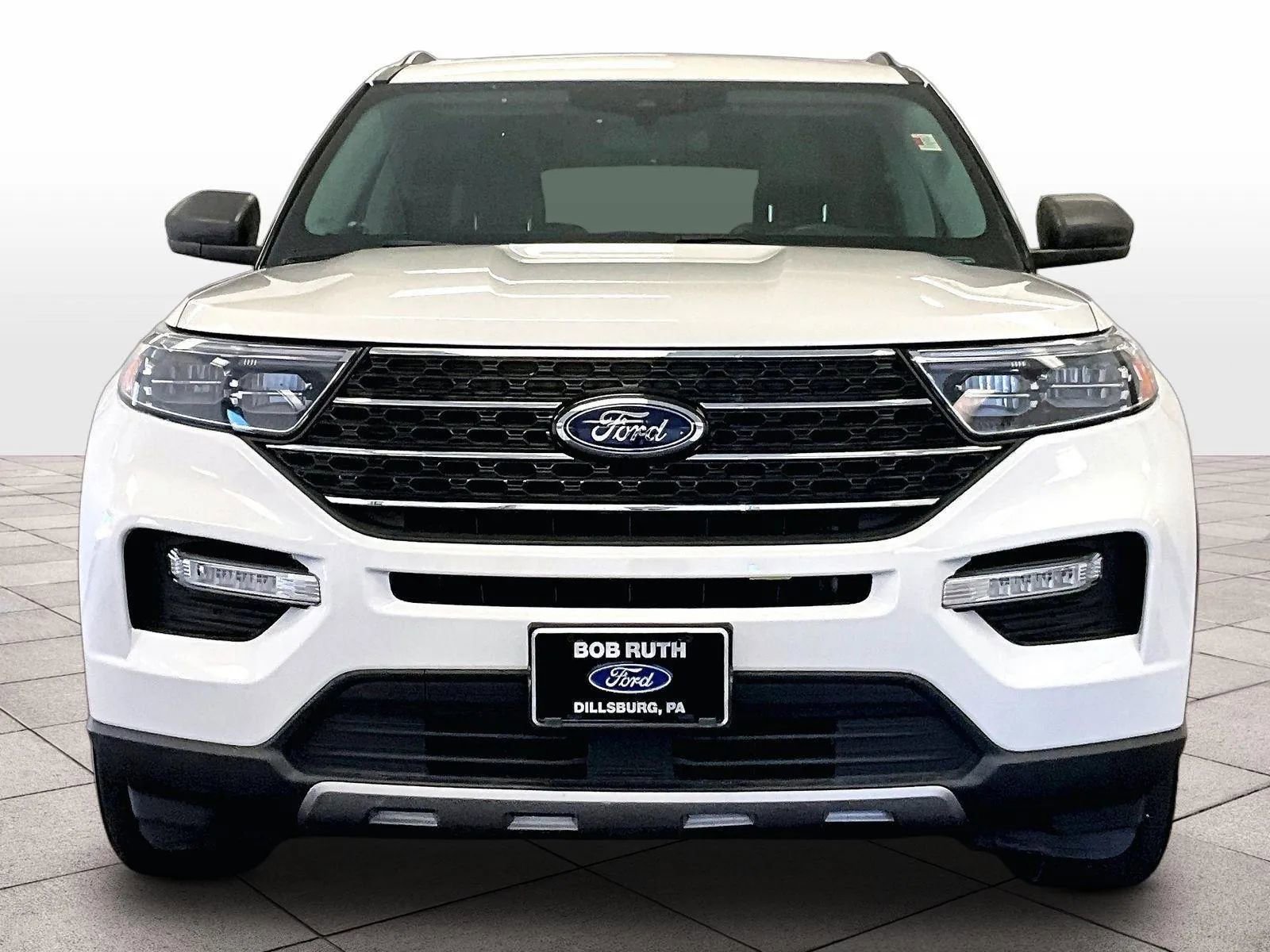 Used 2022 Ford Explorer XLT w/ Equipment Group 202A image 3