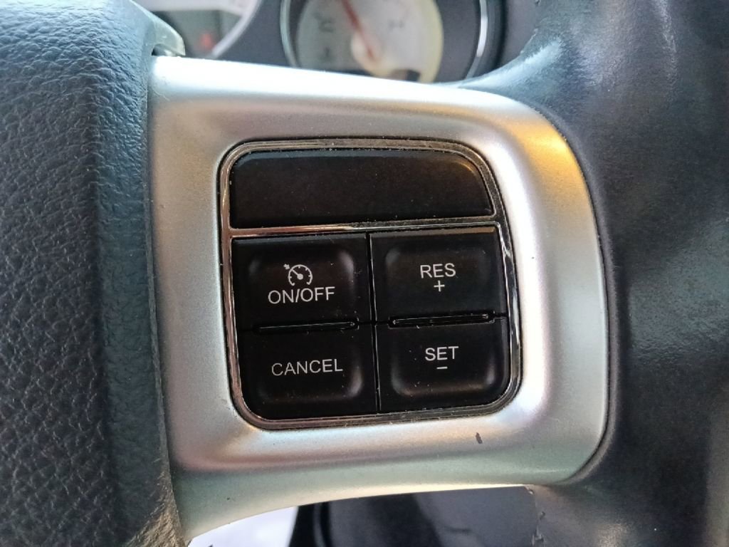 Used 2014 Dodge Challenger R/T RWD image 19